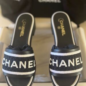 CHANEL Gorgeous Women’s Lambskin  and embroidery sandal, black and white. 39
